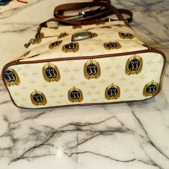 2015 Disneyland Club 33 Logo Dooney & Bourke Letter Carrier Handbag Crossbody LE - Picture 2 of 13